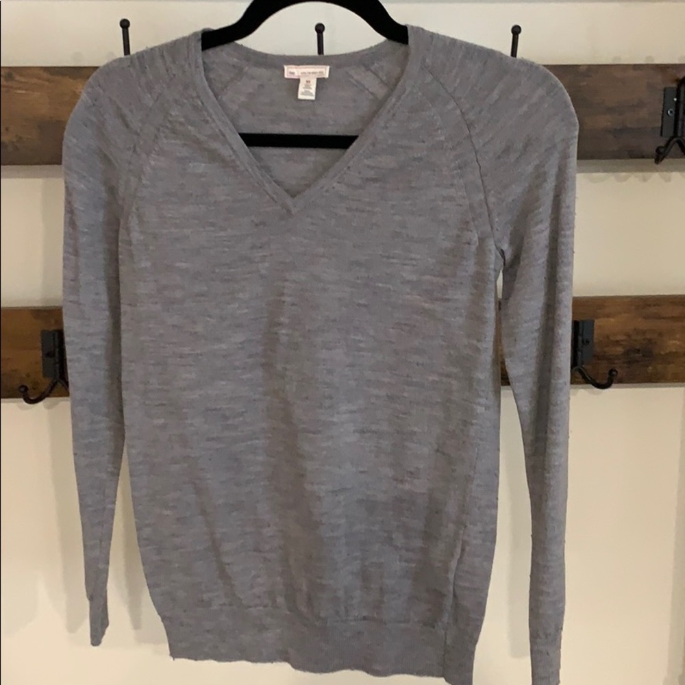 Soft gray v neck sweater! Size XS